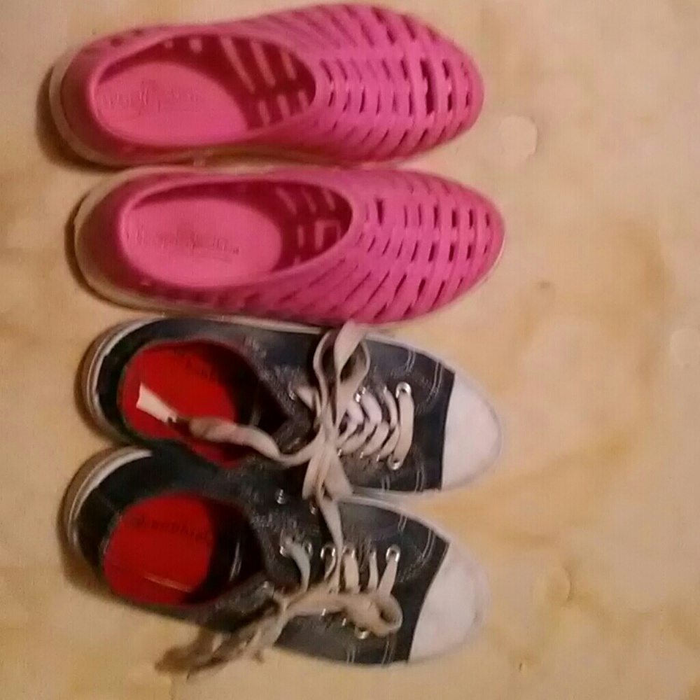 2 pairs of Shoes